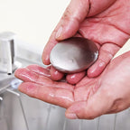 Revolutionary Stainless Steel Soap Bar & Holder – Effortlessly Banish Garlic, Onion & Fish Odors from Your Hands!