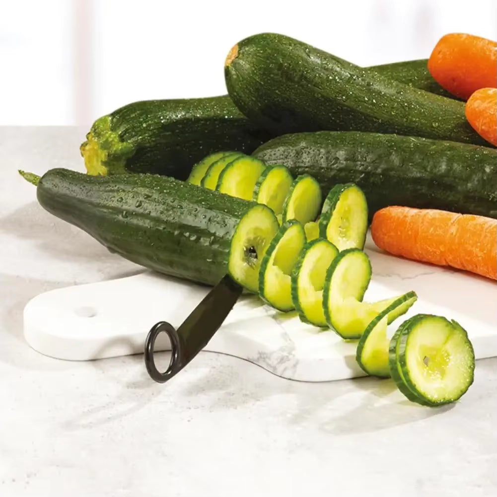 Piranha V-Shaped Serrated Vegetable and Fruit Slicer with Decorative Pattern, Stainless Steel Blade, and Non-Slip Handle for Salad Preparation