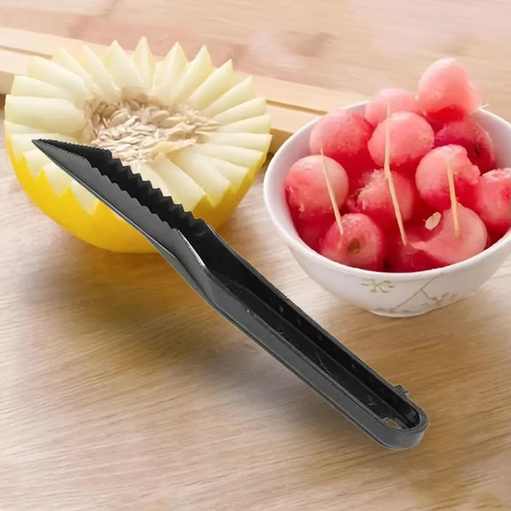 Piranha V-Shaped Serrated Vegetable and Fruit Slicer with Decorative Pattern, Stainless Steel Blade, and Non-Slip Handle for Salad Preparation