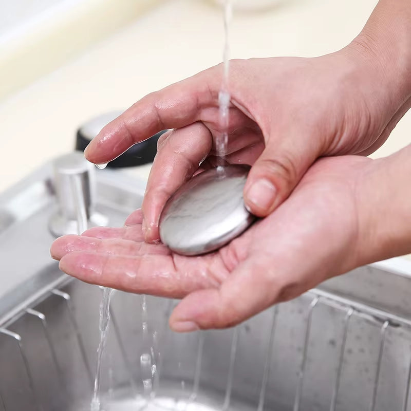 Revolutionary Stainless Steel Soap Bar & Holder – Effortlessly Banish Garlic, Onion & Fish Odors from Your Hands!